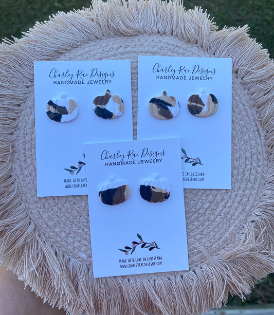 Cheetah pumpkin studs-white