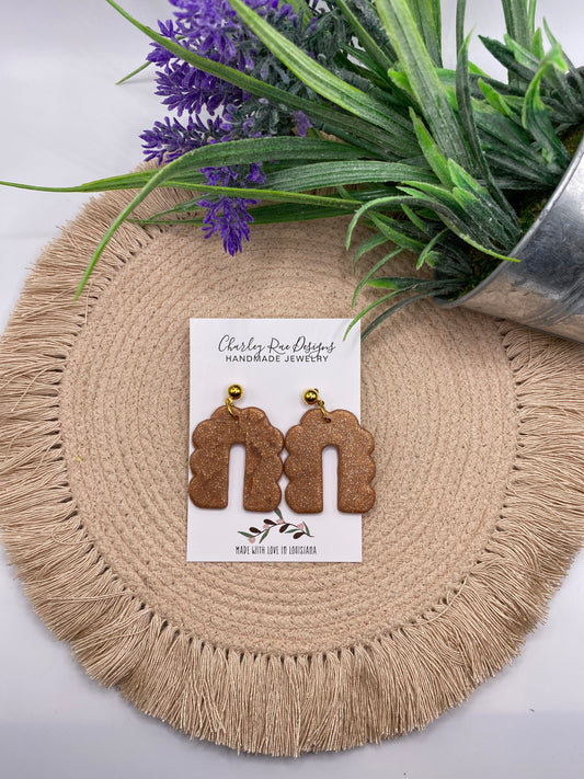 Rose gold glitter scalloped arch