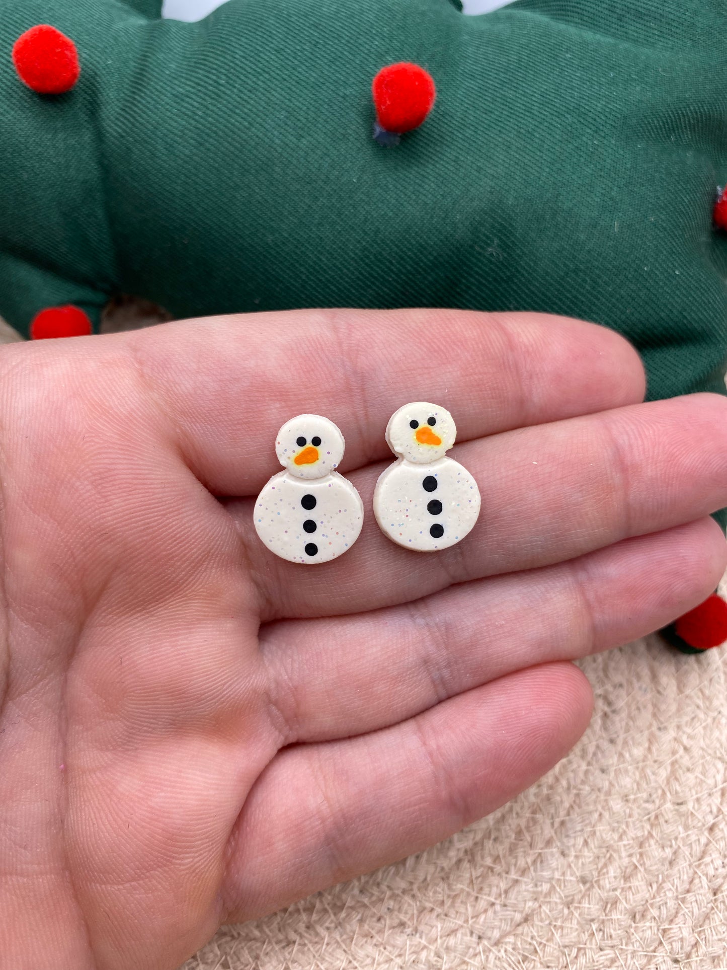 Snowman studs