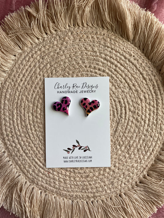 Rainbow cheetah heart studs-pink