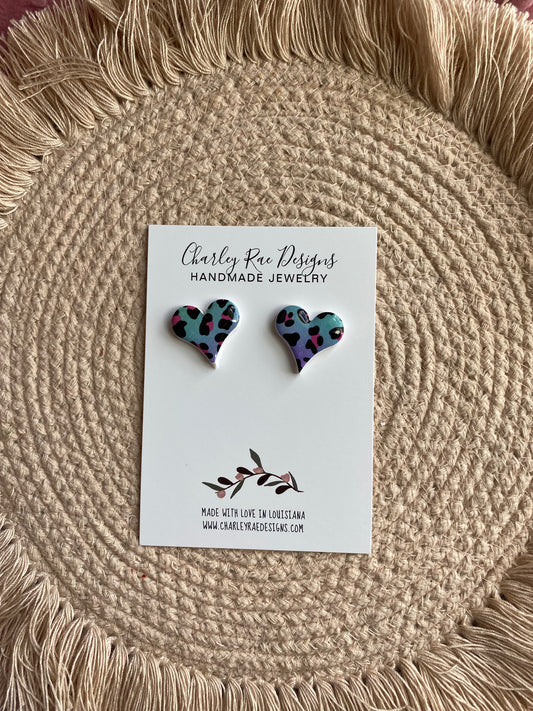 Rainbow cheetah heart studs-blue